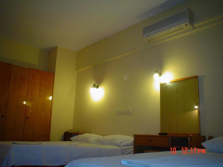 كوشاداسيه Akerdem Hotel الغرفة الصورة