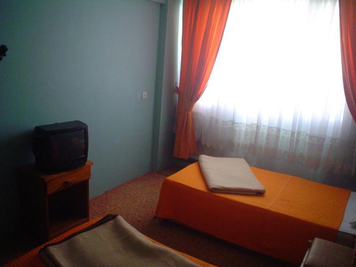 كوشاداسيه Akerdem Hotel الغرفة الصورة