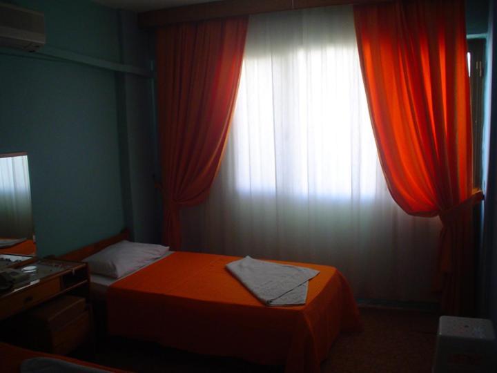 كوشاداسيه Akerdem Hotel الغرفة الصورة