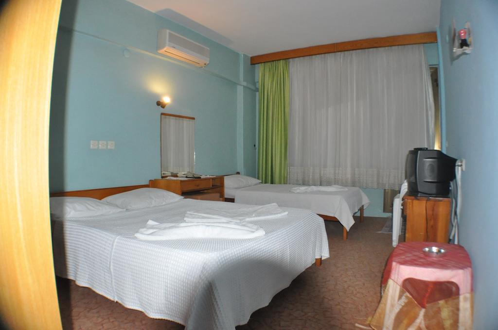 كوشاداسيه Akerdem Hotel الغرفة الصورة