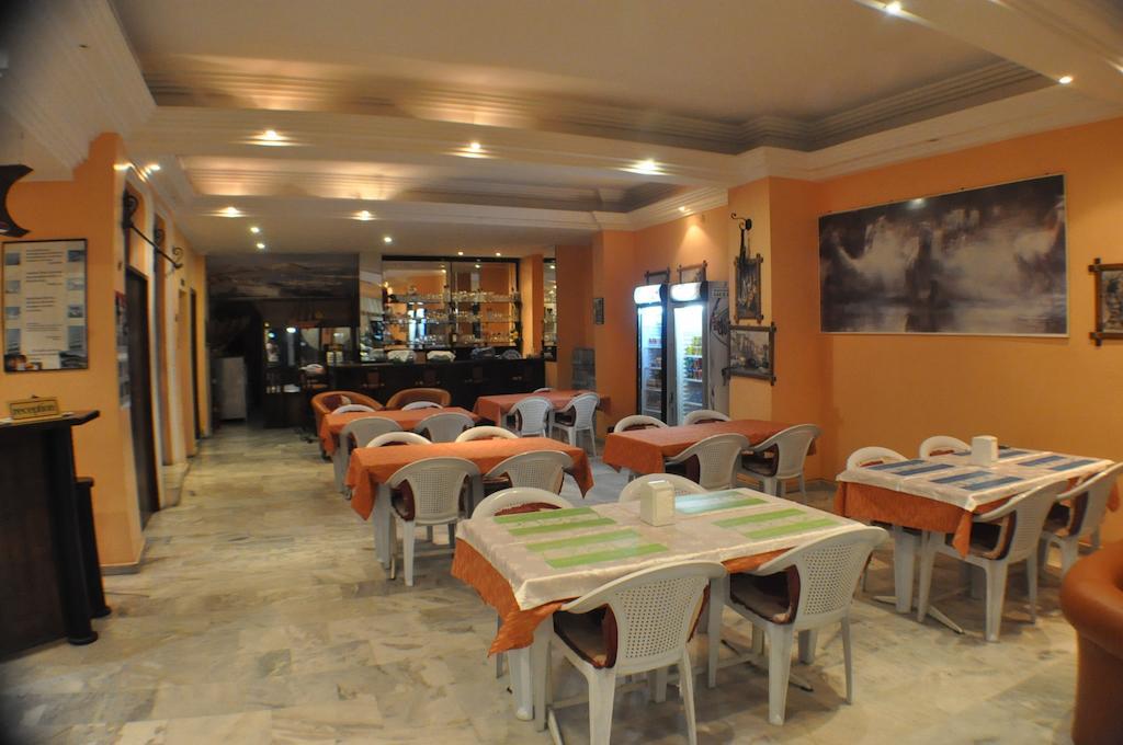 كوشاداسيه Akerdem Hotel المظهر الخارجي الصورة